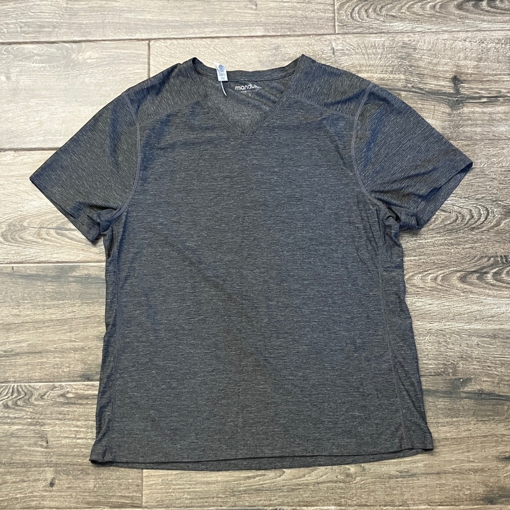 manduka Men's Short-Sleeve V-Neck Performance Tee in Charcoal